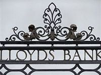 Банк Lloyds отберет у менеджеров бонусы на 2 миллиона фунтов