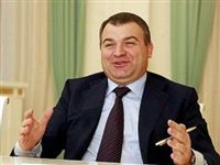 Сердюков требует повысить оклады военных