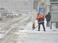 Рекордный снегопад пришел в Москву, угрожая и автомобилистам, и пешеходам