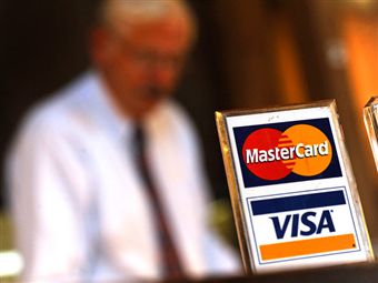 Visa и MasterCard успокаивают россиян обещаниями не блокировать карты