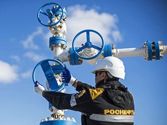 Дорогая нефть не позволит рублю сильно укрепиться 